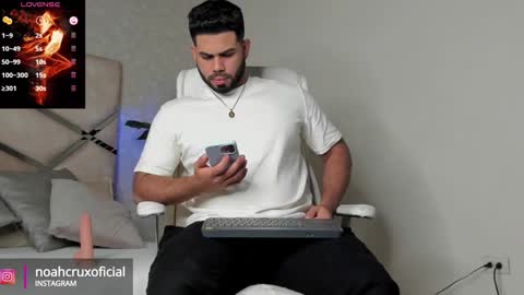 Snapshot of noahcrux chatting on 01/04/25, 02:56 Noah online show from 01/04/25, 02:56