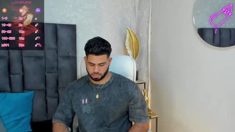 Snapshot of noahcrux chatting on 02/15/25, 12:54 Noah online show from 02/15/25, 12:54