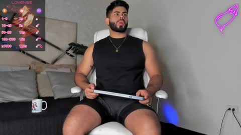 Snapshot of noahcrux chatting on 02/26/25, 12:58 Noah online show from 02/26/25, 12:58