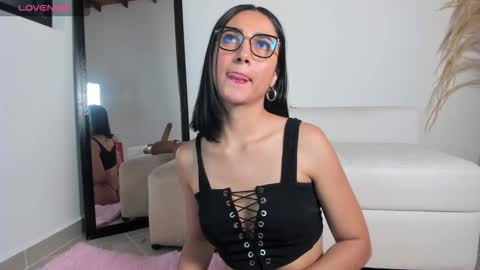 Snapshot of noami_rose chatting on 09/23/25, 12:46 Noami Rose online show from 09/23/25, 12:46