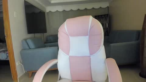 Snapshot of noemibcnz chatting on 11/26/25, 12:22 In instagram dayhannanoemi online show from 11/26/25, 12:22