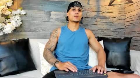 Snapshot of nohanhunter chatting on 11/25/25, 11:32 nohanhunter online show from 11/25/25, 11:32