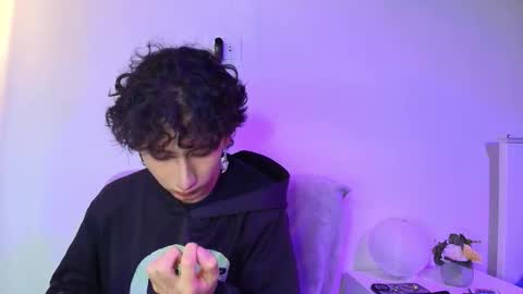 Snapshot of noidysis chatting on 10/12/25, 03:27 maxie online show from 10/12/25, 03:27