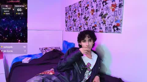 Snapshot of noidysis chatting on 11/08/25, 04:23 maxie online show from 11/08/25, 04:23