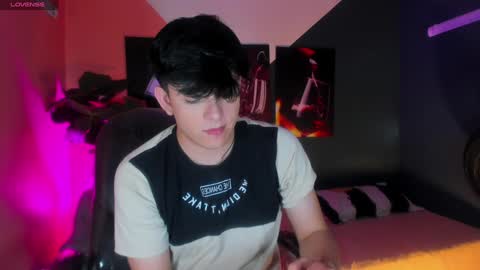 Snapshot of nolan_twink chatting on 12/13/24, 04:11 Nolan online show from 12/13/24, 04:11
