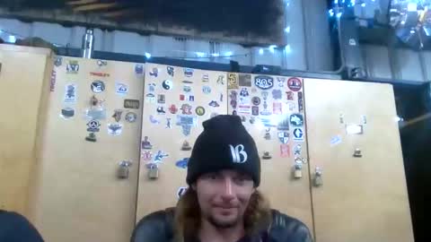 Snapshot of nomadicouple chatting on 10/27/25, 05:55 nomadicouple online show from 10/27/25, 05:55