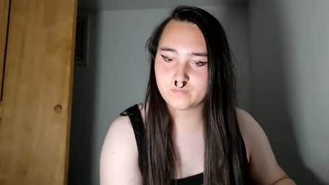 Snapshot of nonbinarybeauty20 chatting on 10/01/25, 12:05 nonbinarybeauty20 online show from 10/01/25, 12:05