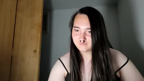 Snapshot of nonbinarybeauty20 chatting on 10/02/25, 02:18 nonbinarybeauty20 online show from 10/02/25, 02:18