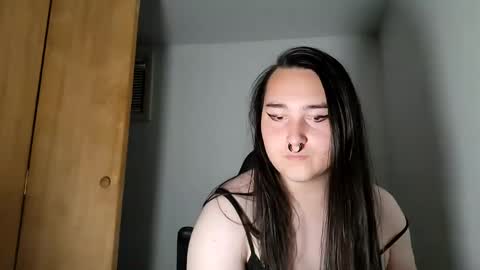 Snapshot of nonbinarybeauty20 chatting on 10/04/25, 12:08 nonbinarybeauty20 online show from 10/04/25, 12:08