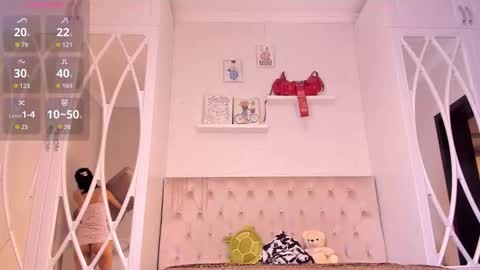 nooniemoon online show from 10/20/25, 03:18