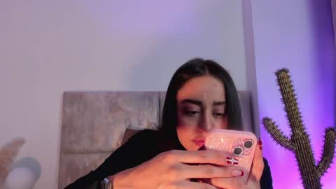 Snapshot of nora_dasilva chatting on 12/21/24, 12:31 Nora Da Silva online show from 12/21/24, 12:31