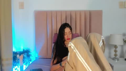 Snapshot of nora_dasilva chatting on 01/11/25, 10:07 Nora Da Silva online show from 01/11/25, 10:07