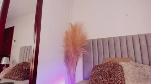 Snapshot of nora_dasilva chatting on 02/27/25, 12:43 Nora Da Silva online show from 02/27/25, 12:43