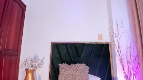 Nora Da Silva online show from 11/11/25, 01:05