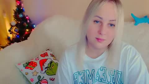 Snapshot of not_nakedcat chatting on 12/23/24, 06:00 hi glad to chat online show from 12/23/24, 06:00