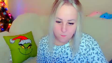 Snapshot of not_nakedcat chatting on 12/27/24, 04:15 hi glad to chat online show from 12/27/24, 04:15