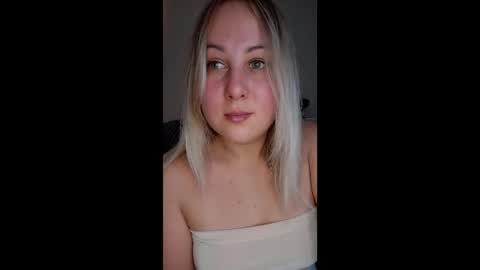 Snapshot of not_nakedcat chatting on 09/26/25, 05:44 hi glad to chat online show from 09/26/25, 05:44