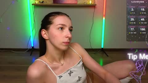 Snapshot of not_yourtoy chatting on 01/24/25, 05:21 Hello My name is Helene NTMU Finger up if u like what u see online show from 01/24/25, 05:21