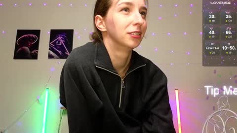Snapshot of not_yourtoy chatting on 02/05/25, 05:09 Hello My name is Helene NTMU Finger up if u like what u see online show from 02/05/25, 05:09