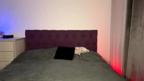 Snapshot of notamericanpie23 chatting on 11/08/25, 08:51 Tina online show from 11/08/25, 08:51