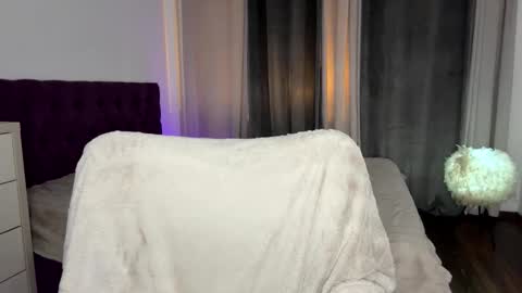 Snapshot of notamericanpie23 chatting on 11/20/25, 09:03 Tina online show from 11/20/25, 09:03