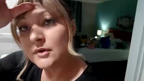 Snapshot of notouchmami chatting on 09/21/25, 09:00 notouchmami online show from 09/21/25, 09:00