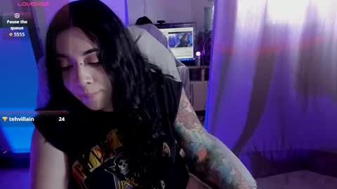 Snapshot of nova_gara chatting on 10/20/25, 08:09 s online show from 10/20/25, 08:09