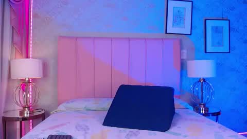 nova_ross online show from 11/25/25, 08:31