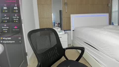 Nova online show from 10/17/25, 08:33