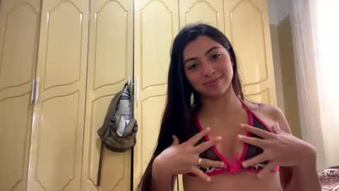 Snapshot of novinhabonequinha chatting on 11/23/25, 01:44 novinhabonequinha online show from 11/23/25, 01:44