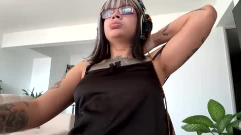 Snapshot of noxarcanee chatting on 01/20/25, 09:01 Goth Darling online show from 01/20/25, 09:01