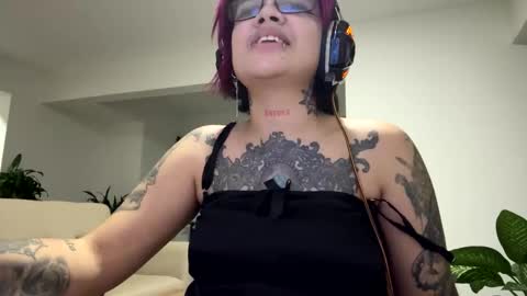 Snapshot of noxarcanee chatting on 01/21/25, 03:15 Goth Darling online show from 01/21/25, 03:15