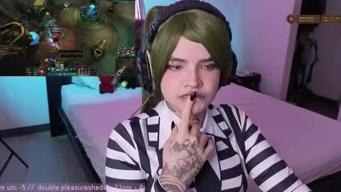 Snapshot of noxarcanee chatting on 10/10/25, 05:28 Goth Darling online show from 10/10/25, 05:28