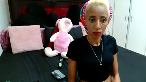 Snapshot of nubiangiggles chatting on 09/21/25, 07:04 Nubiangiggles online show from 09/21/25, 07:04