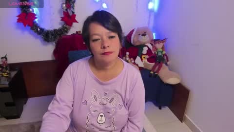 nuit_rose online show from 01/01/25, 11:51