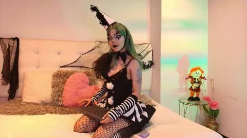  NXY  online show from 11/01/25, 02:57