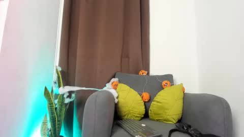 Nia online show from 10/07/25, 10:01