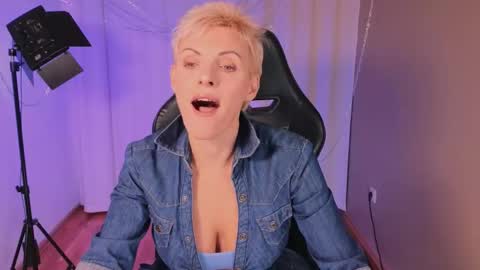 Snapshot of nymphvariety chatting on 11/09/25, 05:50 nymphvariety online show from 11/09/25, 05:50