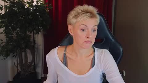 Snapshot of nymphvariety chatting on 11/13/25, 05:39 nymphvariety online show from 11/13/25, 05:39