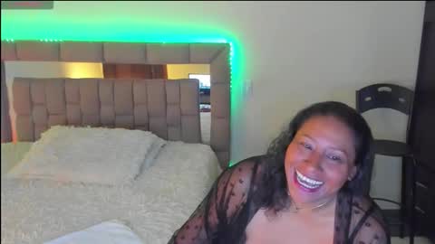 nyomi browm online show from 10/08/25, 10:13