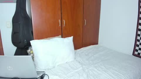 Snapshot of nyusha619933 chatting on 12/28/24, 03:47 Laura nyu online show from 12/28/24, 03:47