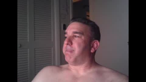 Snapshot of oceanmanx chatting on 12/12/24, 03:32 Ocean online show from 12/12/24, 03:32