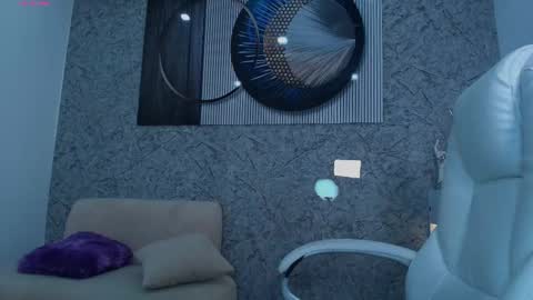 independent model online show from 10/21/25, 02:56