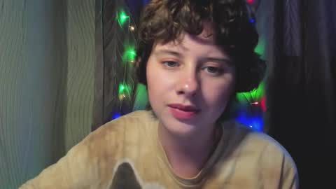 Evie online show from 10/19/25, 01:23