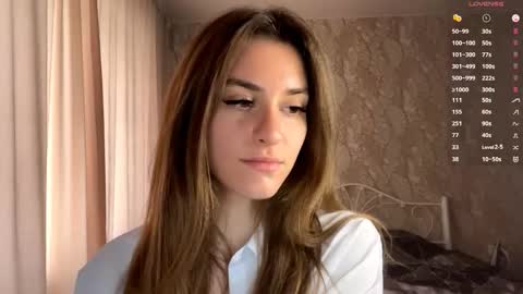 Mia online show from 10/10/25, 09:08