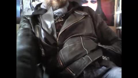 Snapshot of oedipe666 chatting on 02/02/25, 10:46 oedipe666cam online show from 02/02/25, 10:46