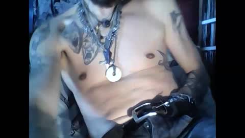 Snapshot of oedipe666 chatting on 02/21/25, 01:00 oedipe666cam online show from 02/21/25, 01:00