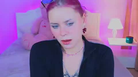 Snapshot of ofelia_rose chatting on 10/10/25, 09:52 Ofelia 3 online show from 10/10/25, 09:52