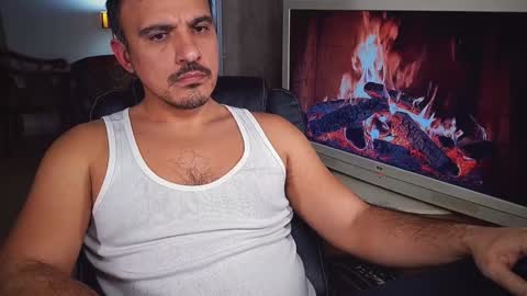 Snapshot of officeman7 chatting on 12/31/24, 04:14 officeman7 online show from 12/31/24, 04:14