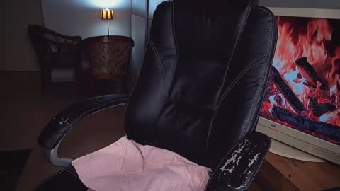 Snapshot of officeman7 chatting on 01/19/25, 04:36 officeman7 online show from 01/19/25, 04:36